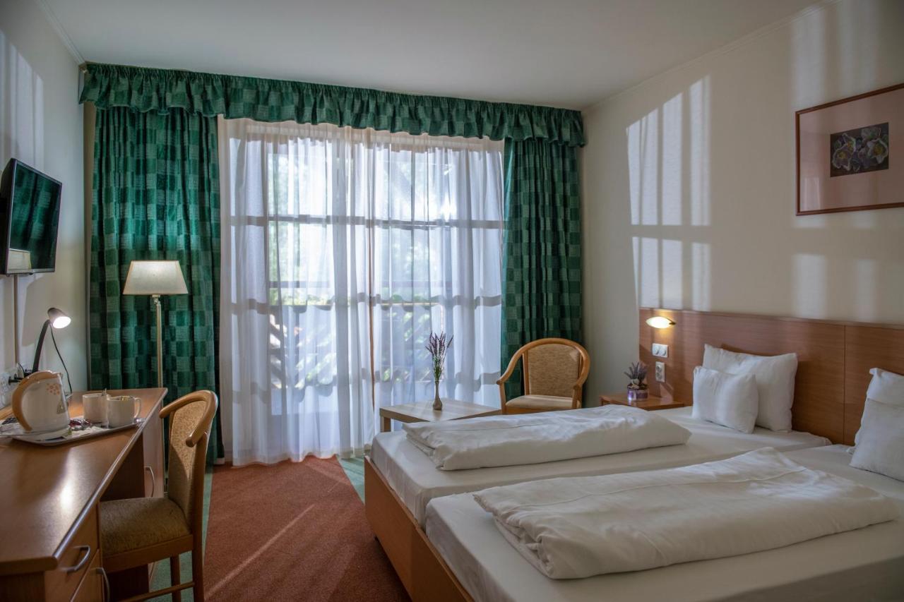 Zichy Park Hotel Bikács エクステリア 写真