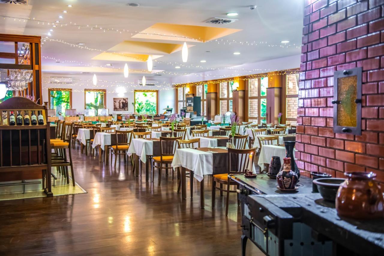 Zichy Park Hotel Bikács エクステリア 写真