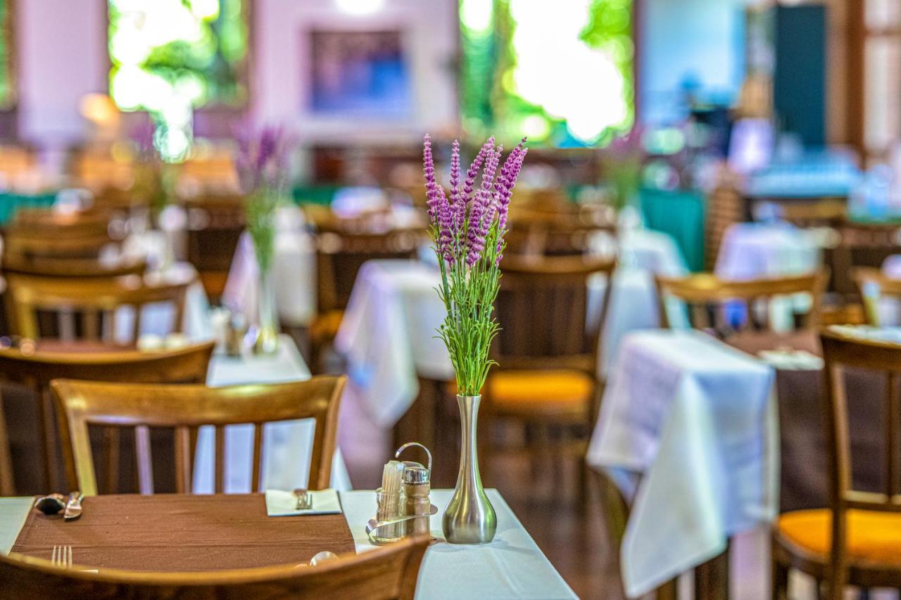 Zichy Park Hotel Bikács エクステリア 写真