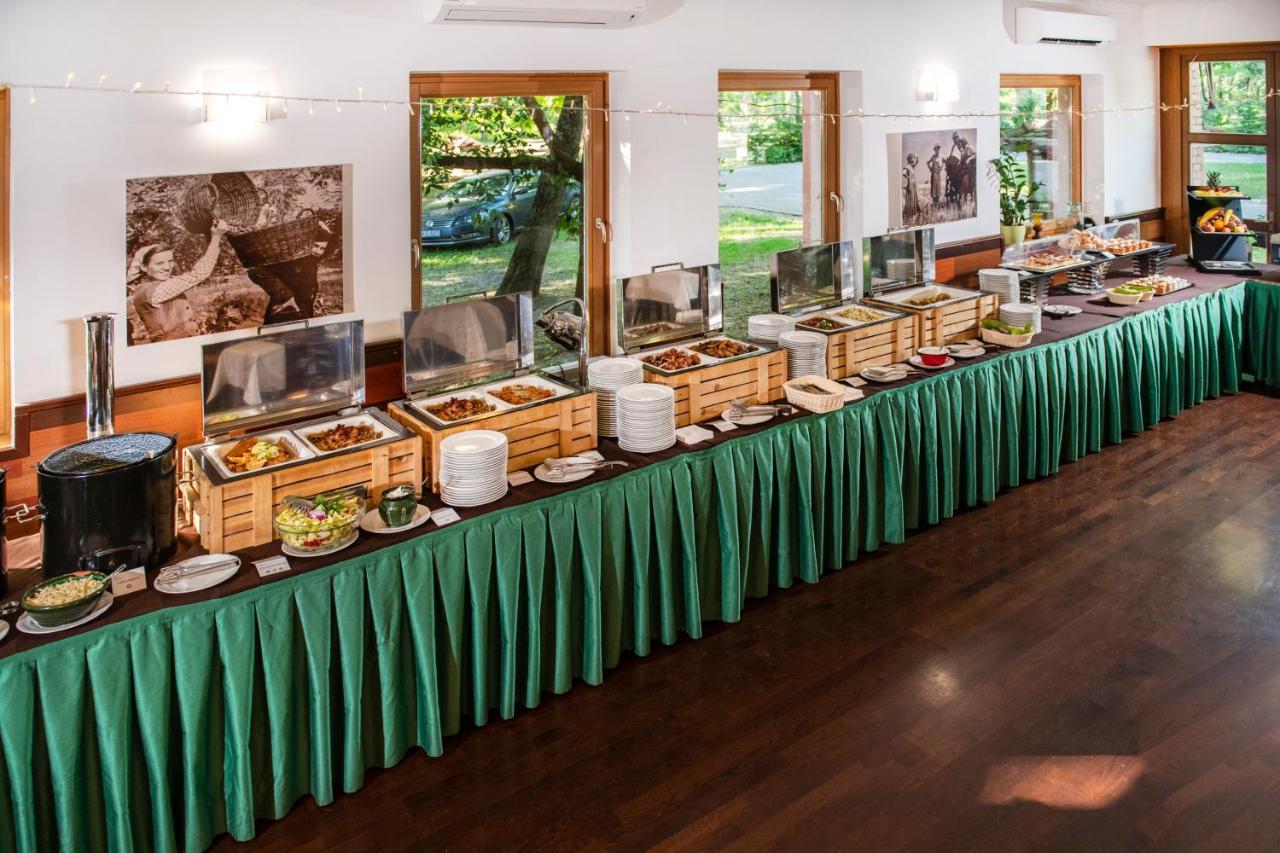 Zichy Park Hotel Bikács エクステリア 写真