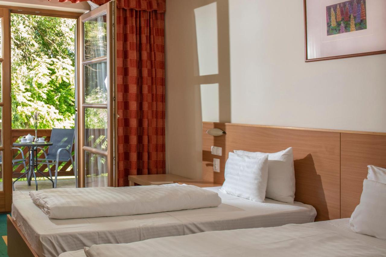 Zichy Park Hotel Bikács エクステリア 写真