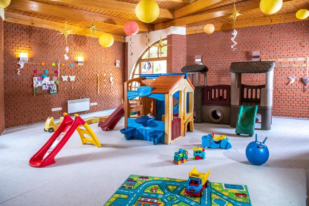 Zichy Park Hotel Bikács エクステリア 写真