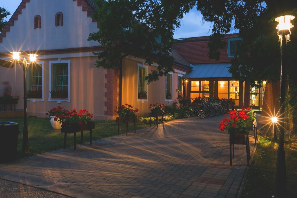 Zichy Park Hotel Bikács エクステリア 写真