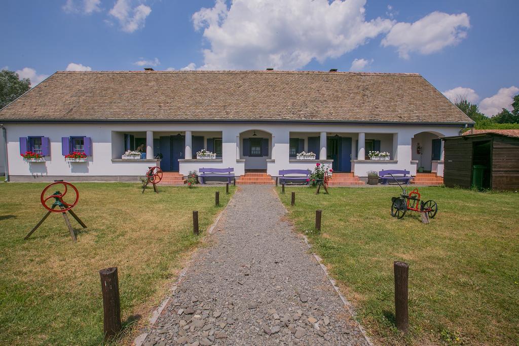 Zichy Park Hotel Bikács エクステリア 写真