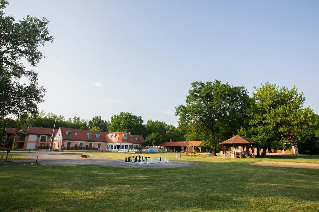 Zichy Park Hotel Bikács エクステリア 写真