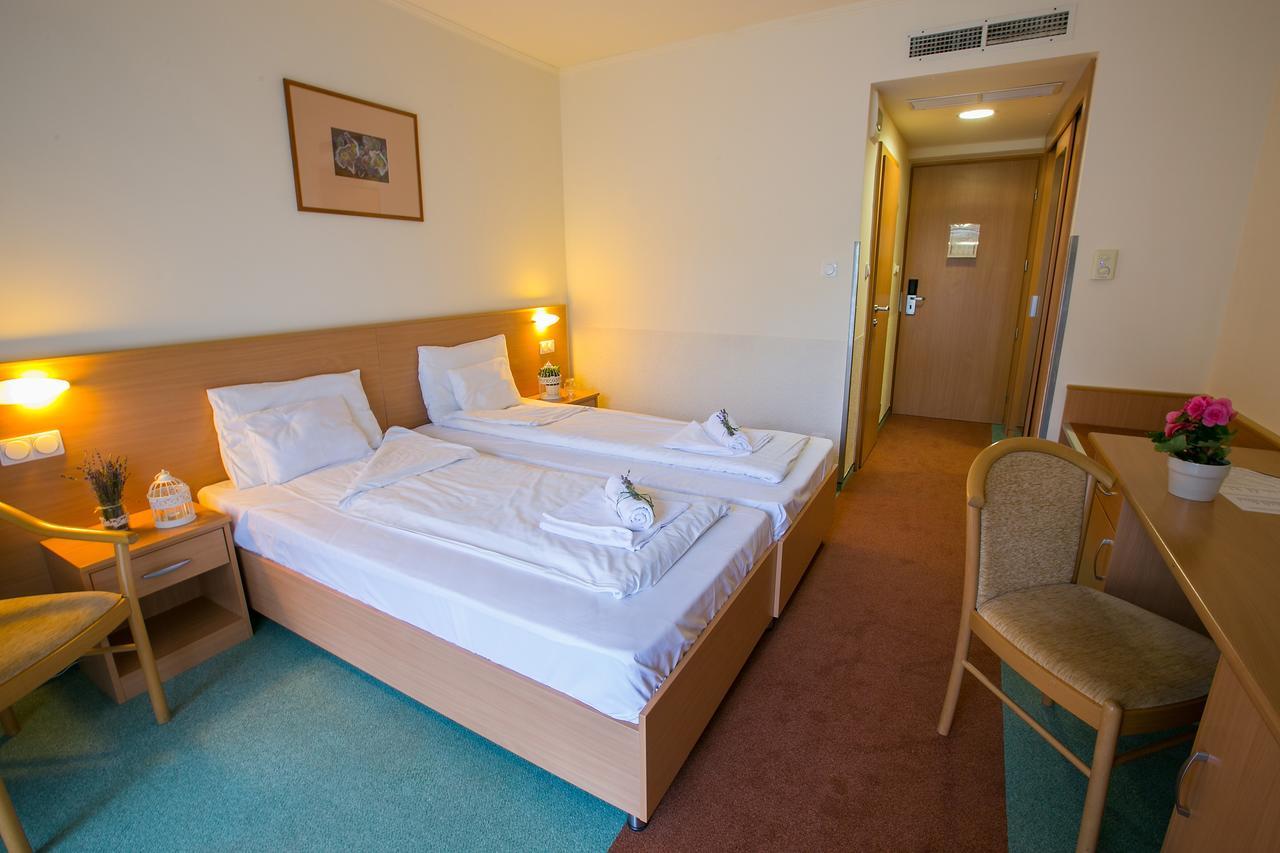 Zichy Park Hotel Bikács エクステリア 写真